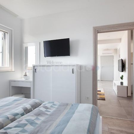 Luxury Apartment Sofia -Free Beach Parking Макарска Экстерьер фото