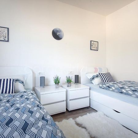 Luxury Apartment Sofia -Free Beach Parking Макарска Экстерьер фото