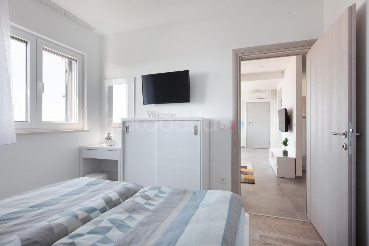 Luxury Apartment Sofia -Free Beach Parking Макарска Экстерьер фото